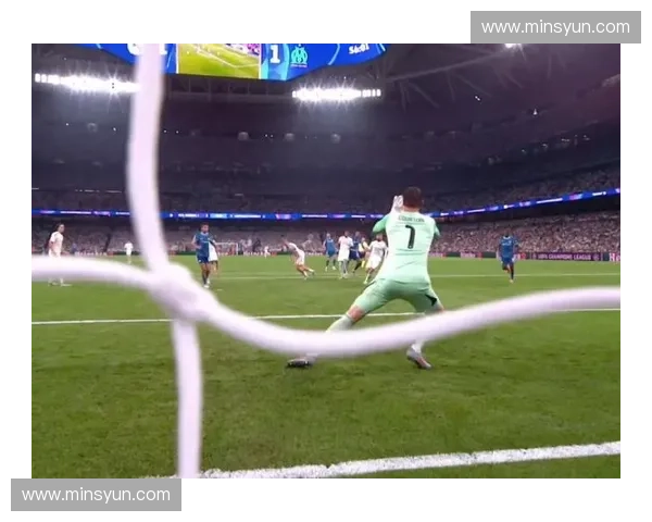 库尔图瓦精彩扑救助比利时创造世界杯历史瞬间